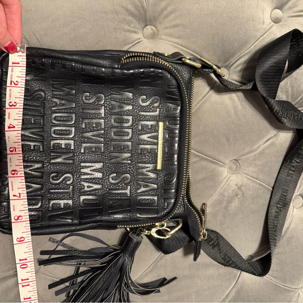 Steve Madden Black Embossed Bag with Gold Accent - Picture 9 of 9